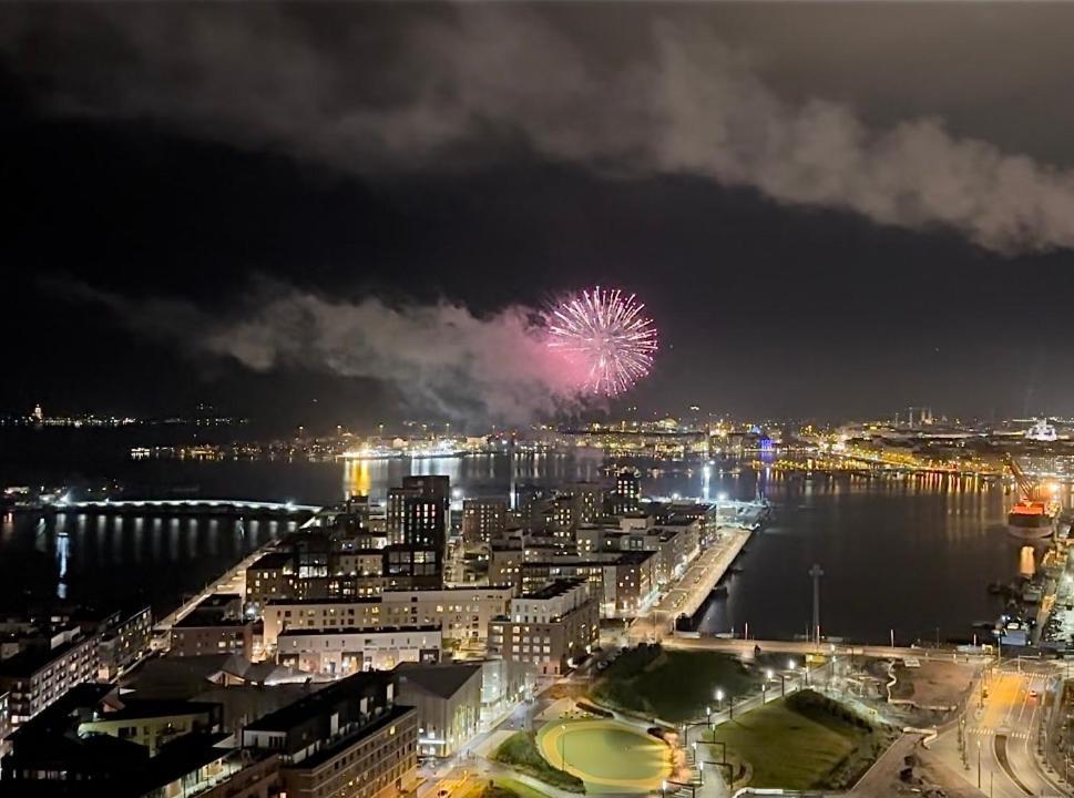 Luxury Skyscraper With Amazing View Over Lägenhet Helsingfors
